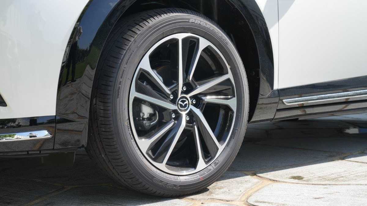 Bộ mâm kích thước lên đến 18inch được tiêu chuẩn hóa, giúp CX3 mới năng động, sang trọng hơn, kể cả những phiên bản tiêu chuẩn.